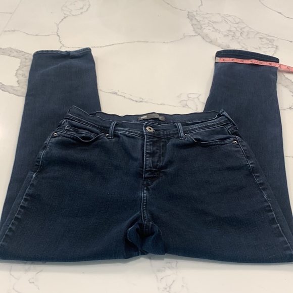 Levis Women’s Perfectly Slimming Skinny Leg Dark Blue Denim Jean. Size 31‎ (635) - Picture 7 of 16
